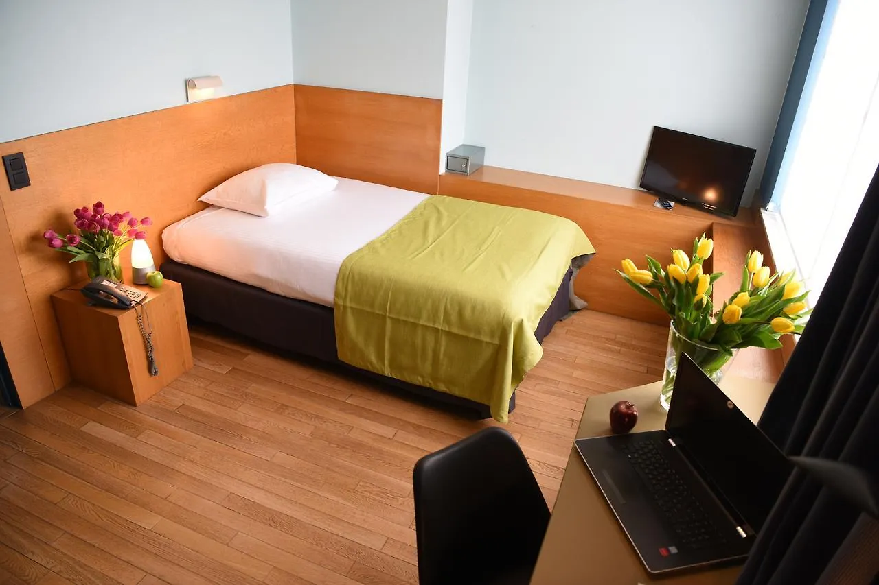 Hotel 322 Lambermont Brussels Schaerbeek 3*,  Belçika